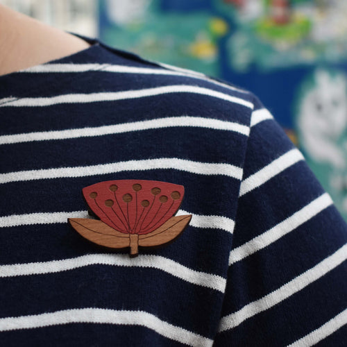 Pohutukawa Rimu Brooch